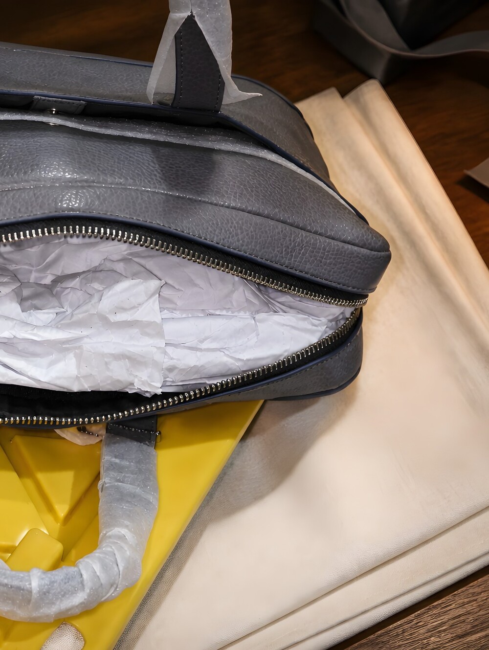 Coach Hamilton Briefcase (specifically the Portfolio or Laptop Brief) - Picture 4 of 9